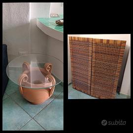 Divano tavolo parete attrezzata vaso in Ischia