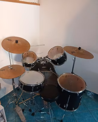 batteria acustica pearl 5 pezzi + piatti e hardwar