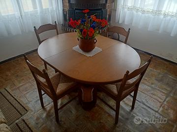 Tavolo con sedie