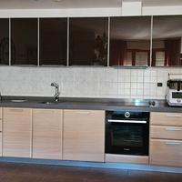 Cucina completa, tavolo in vetro, Divano letto