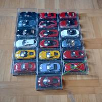 18 Modelli Ferrari 1/24 teca blocco o separatament
