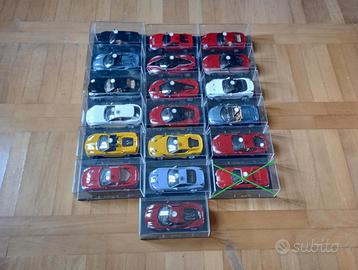 18 Modelli Ferrari 1/24 teca blocco o separatament