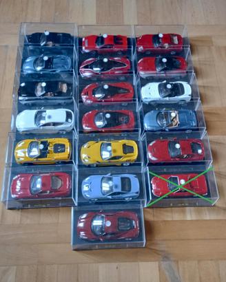 18 Modelli Ferrari 1/24 teca blocco o separatament