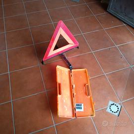 triangolo emergenza auto 