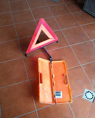 triangolo emergenza auto 