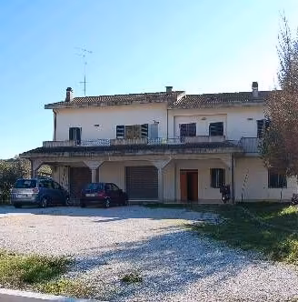 Immobile a Carassai 750 m² con rendita di 16.800€
