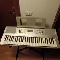 Tastiera portatile Yamaha YPT-370 colore argento