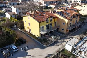 VILLA A SCHIERA D'ANGOLO A L'AQUILA