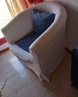 Due poltroncine a pozzetto