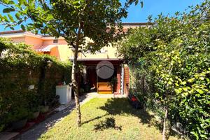 VILLA A SCHIERA A SABAUDIA