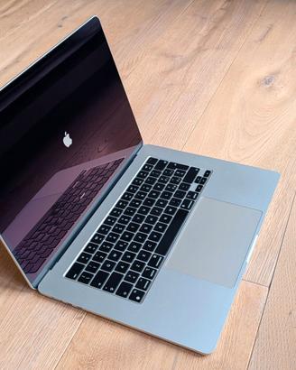 MacBook Air 15" M2 – 16GB RAM / 1TB SSD