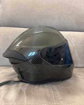 casco in carbonio