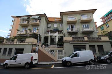 5 LOCALI A CHIAVARI