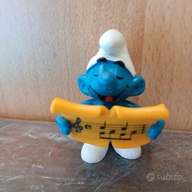  Puffo cantante con spartito