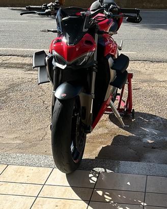 Ducati Streetfighter V2