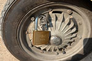 Blocca ruota vespa 50 special