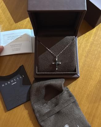 Collana in oro con croce in diamanti neri