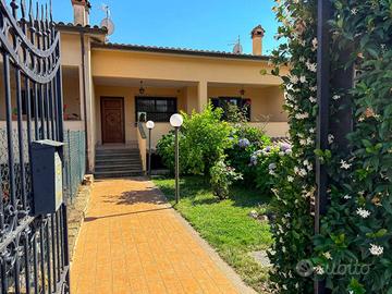 Villa di 220 m² con più di 5 locali a Bracciano