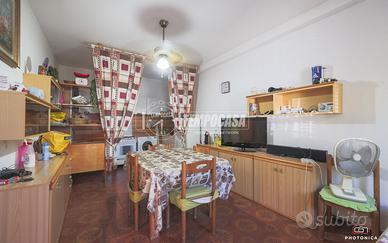 VILLETTA A SCHIERA CON GIARDINO