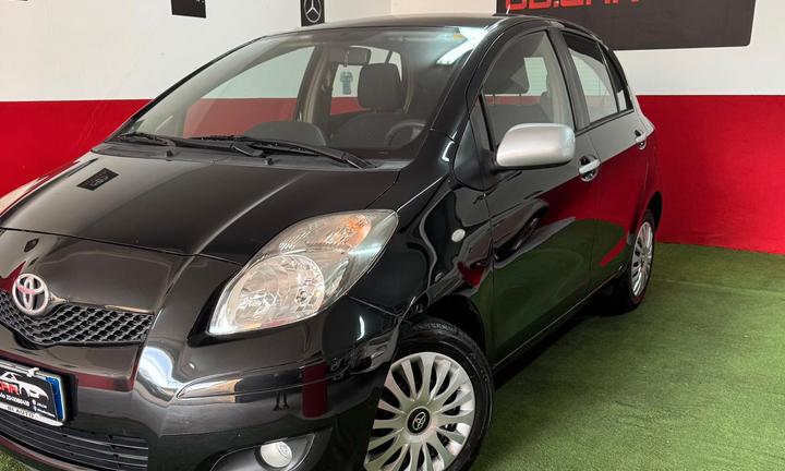 TOYOTA YARIS DA VETRINA 120000 CHILOMETRI 