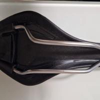 sella bici fizik in carbonio