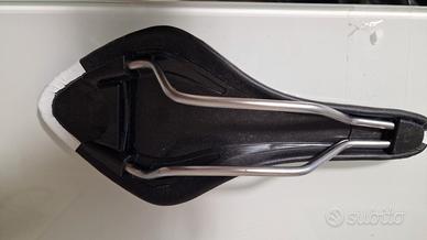 sella bici fizik in carbonio