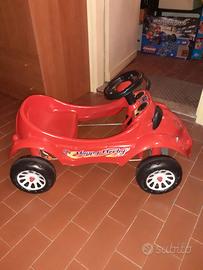 Macchina bambini a pedali