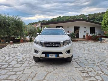 Nissan Navara Cab Trek-1°