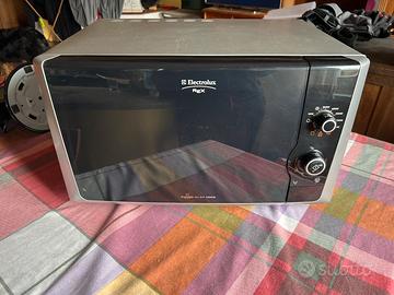 Microonde Electrolux REX