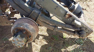 Nissan Ebro ponte posteriore