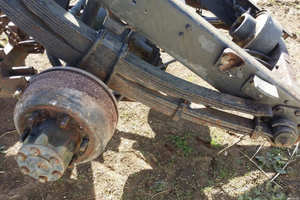 Nissan Ebro ponte posteriore