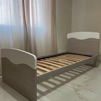 LETTO SINGOLO CON RETE A DOGHE IN LEGNO