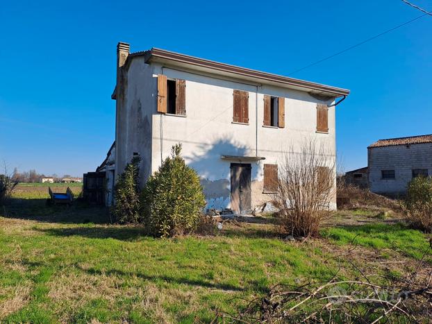 Casa indipendente con terreno annesso