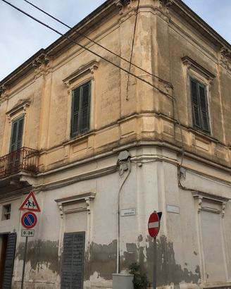 Palazzina liberty con annesso frantoio