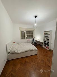Stanza singola in appartamento ristrutturato