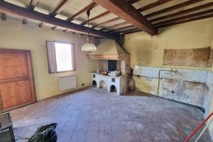 Casa indipendente di 380 m² con più di 5 locali a 