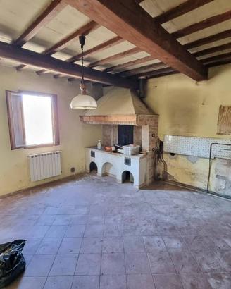 Casa indipendente di 380 m² con più di 5 locali a 