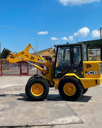 P38 Pala gommata JCB 406 targata