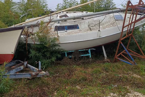 Barca a vela con entrobordo