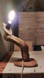 Lampada in legno artigianale fatta a mano