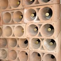 Mattoni impilabili per conservazione bottiglie
