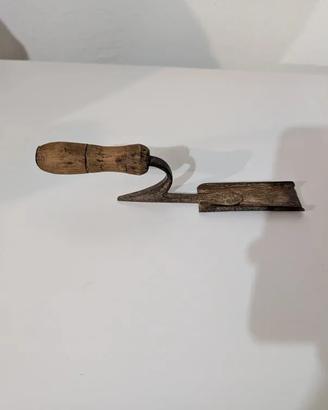 Antico attrezzo da maniscalco scalpello zoccolo