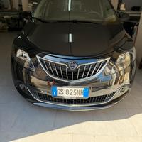 Lancia y ypsilon 1.0 hybrid platino 2024 - 9800 km