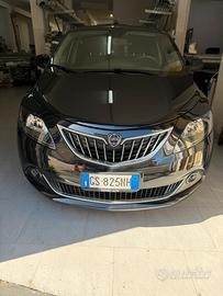 Lancia y ypsilon 1.0 hybrid platino 2024 - 9800 km