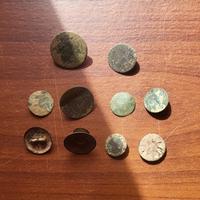 Lotto di 10 bottoni vintage/antichi di vario tipo