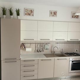 Cucina Intera (Elettrodomestici Inclusi)