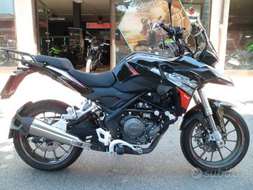 Benelli TRK 251 S