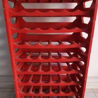 Porta bottiglie a ripiani impilabili e staccabili 