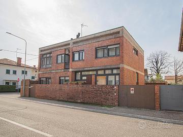 VILLA BIFAMILIARE DI PRESTIGIO