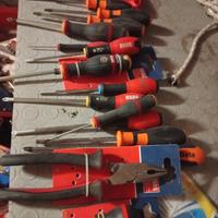 cacciaviti e pinza usag